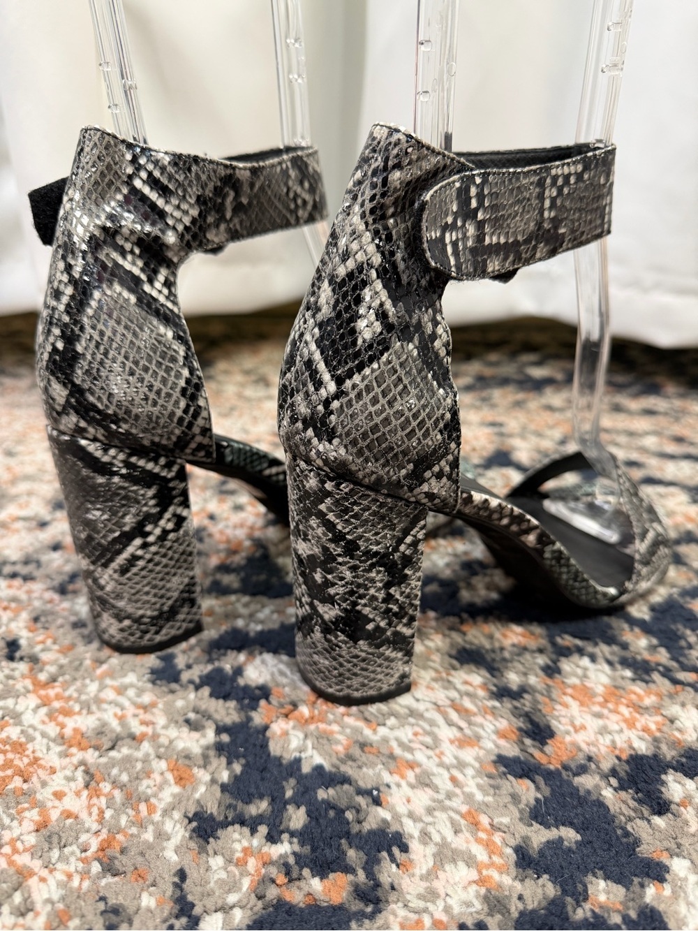 Jeffrey Campbell Green / Gray Snake Print ‘Lindsay’ Block Heel Sandals Size 8.5 - Picture 9 of 13